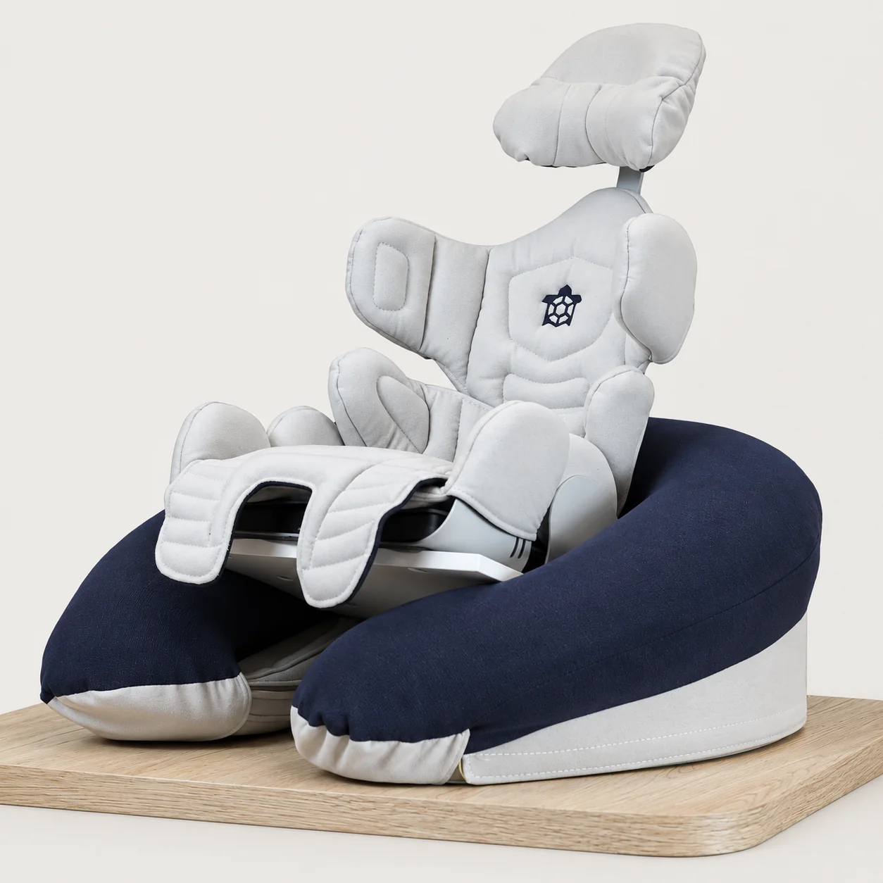 Tarta Kid Seating System seat mounted on a rocker-style floor base